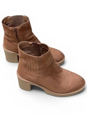 Universal Thread Tan Faux Suede Ankle Booties Block Heel Size 7